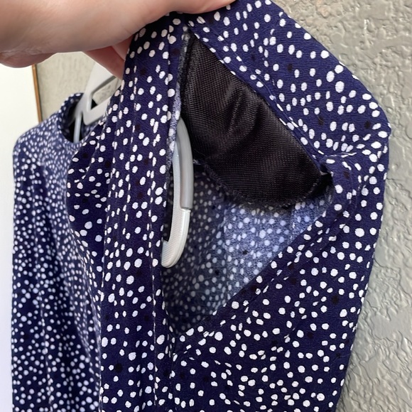 CLOSET CLOSING Express crop top, shoulder pads & keyhole back elastic waist  XS - Picture 7 of 9